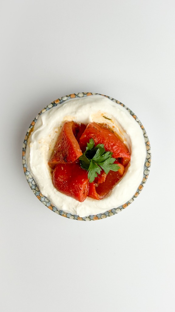 Grillowana Papryka na Labneh